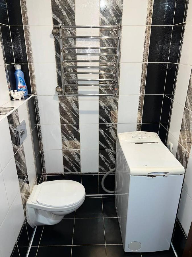 Двокімнатна Квартира На Архипенко Kiev Buitenkant foto